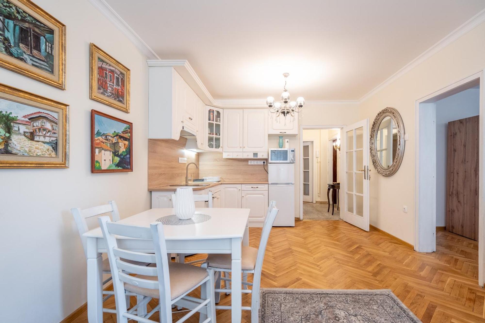 The Right Choice 13 Apartment *