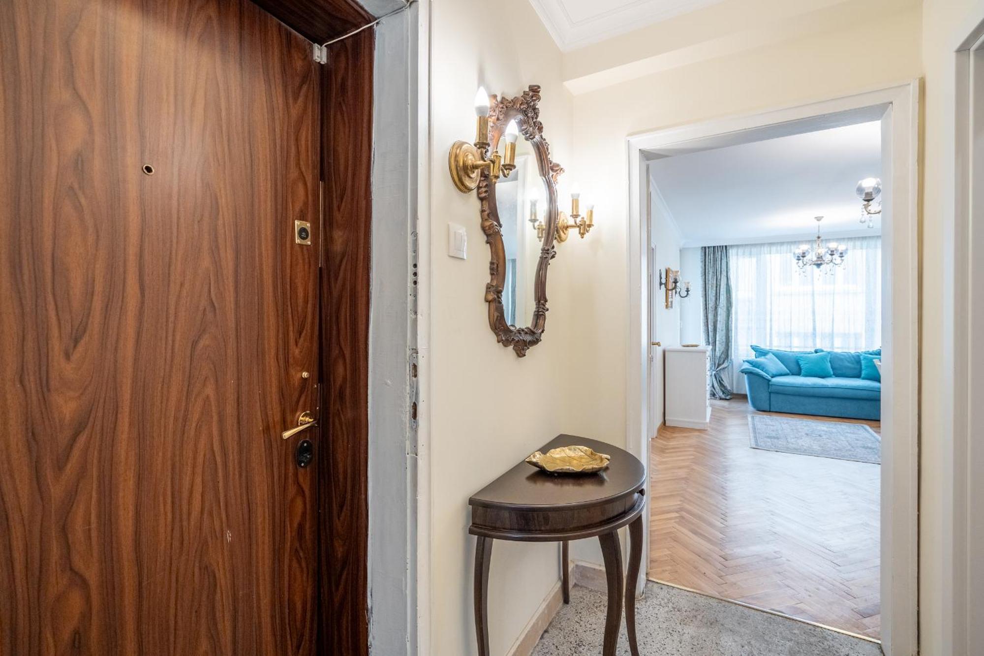 The Right Choice 13 Apartment *